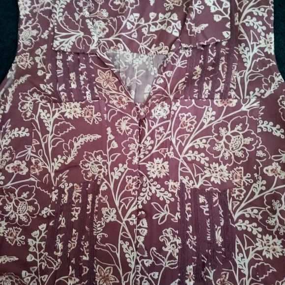 Women's Sleevless Top - Picture 3 of 4